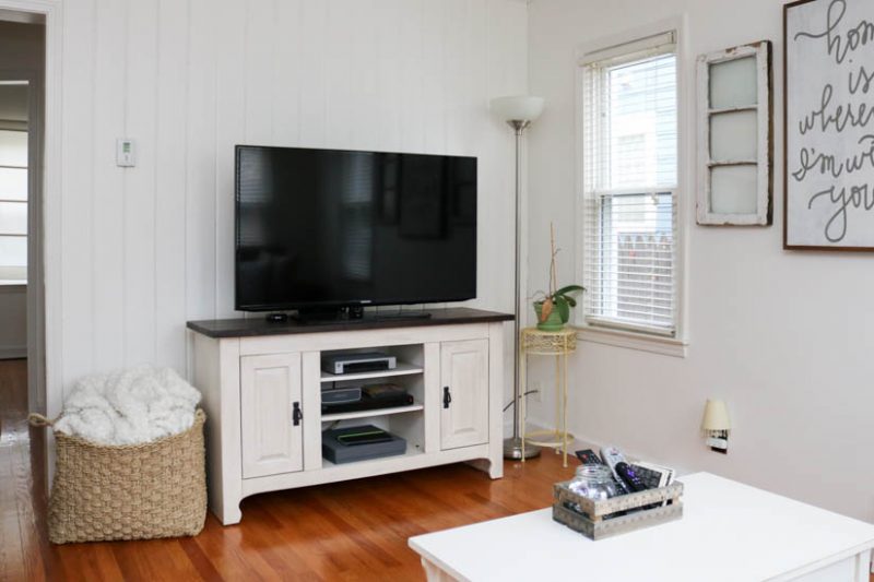 simple budget-friendly living room decor