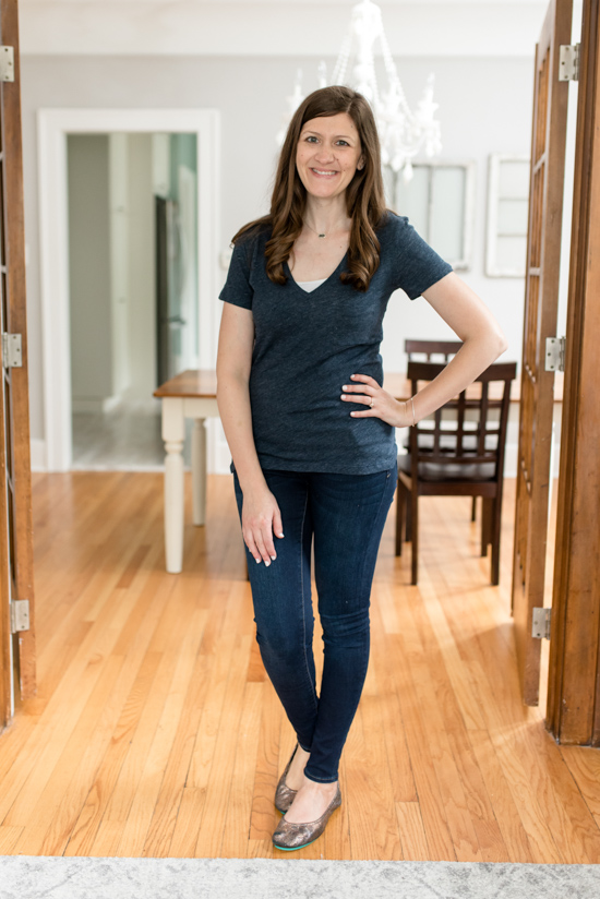 This Whisper Cotton V-Neck Pocket Tee from Madewell came in the Best Trunk Club Shipment I've Ever Received | Fall 2018 Trunk Club review featuring casual tops and leggings | Nordstrom clothes |Trunk Club clothes | subscription box review | subscription style boxes | subscription boxes for women | fall fashion ideas | Crazy Together blog #trunkclub #stylebox #fashion #fallclothes #nordstrom