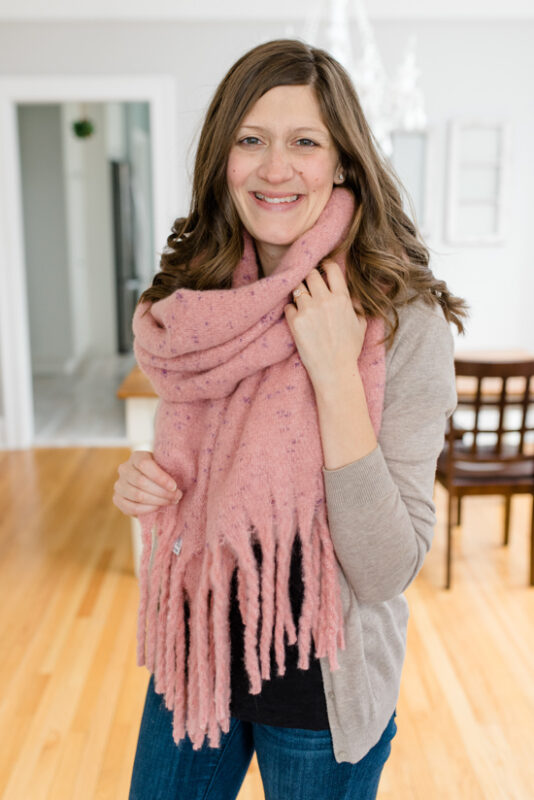 Postpartum Trunk Club Review featuring BP Speckled Fringe Trim Muffler | Trunk Club clothes | personal styling service | #trunkclub | #winterclothes | #postpartum | #nursing | Crazy Together blog