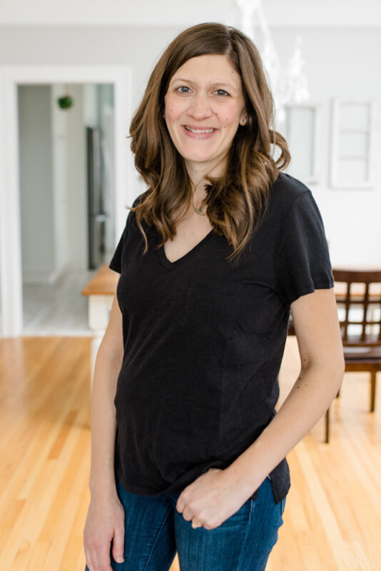 Postpartum Trunk Club Review featuring Madewell Whisper Cotton V-Neck Pocket Tee | Trunk Club clothes | personal styling service | #trunkclub | #winterclothes | #postpartum | #nursing | Crazy Together blog